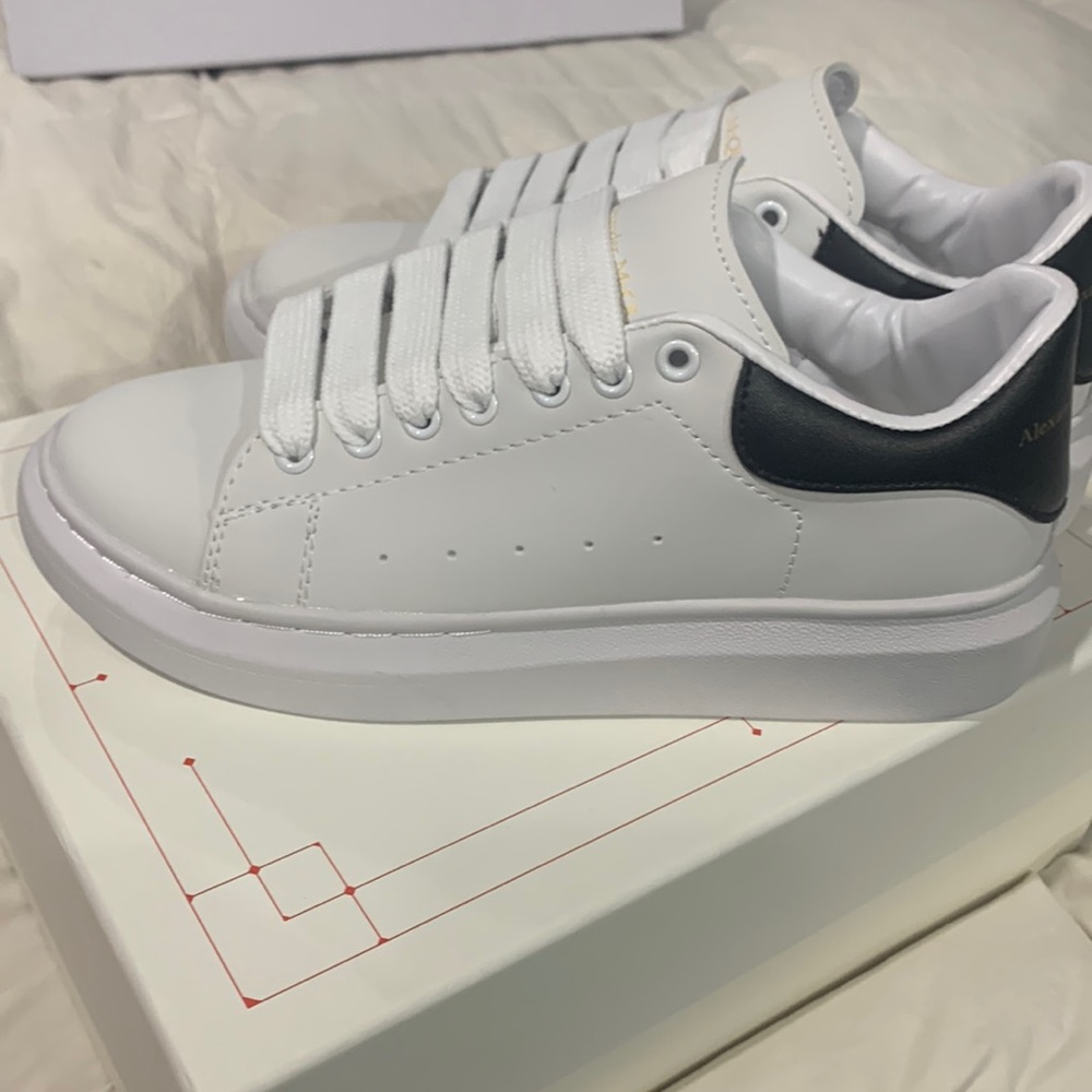 Fashion inspired sneaker